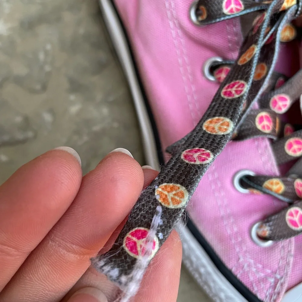 Pink girls low converse